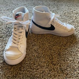 Nike Blazer Mid '77 Shoes